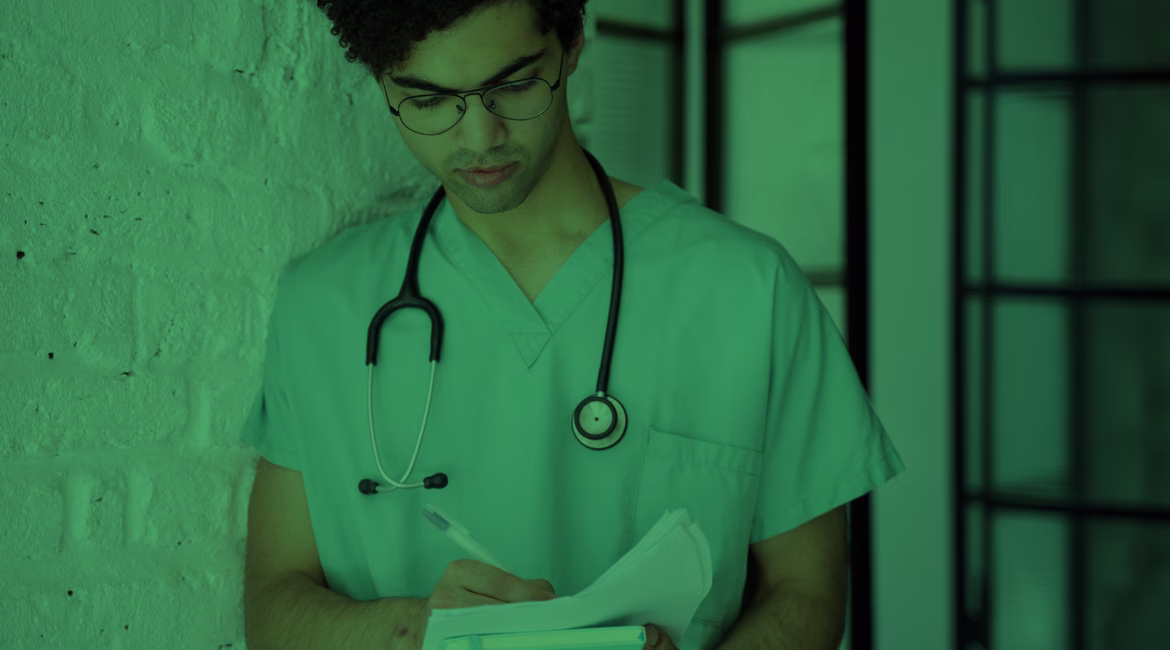 técnico de enfermagem ou faculdade